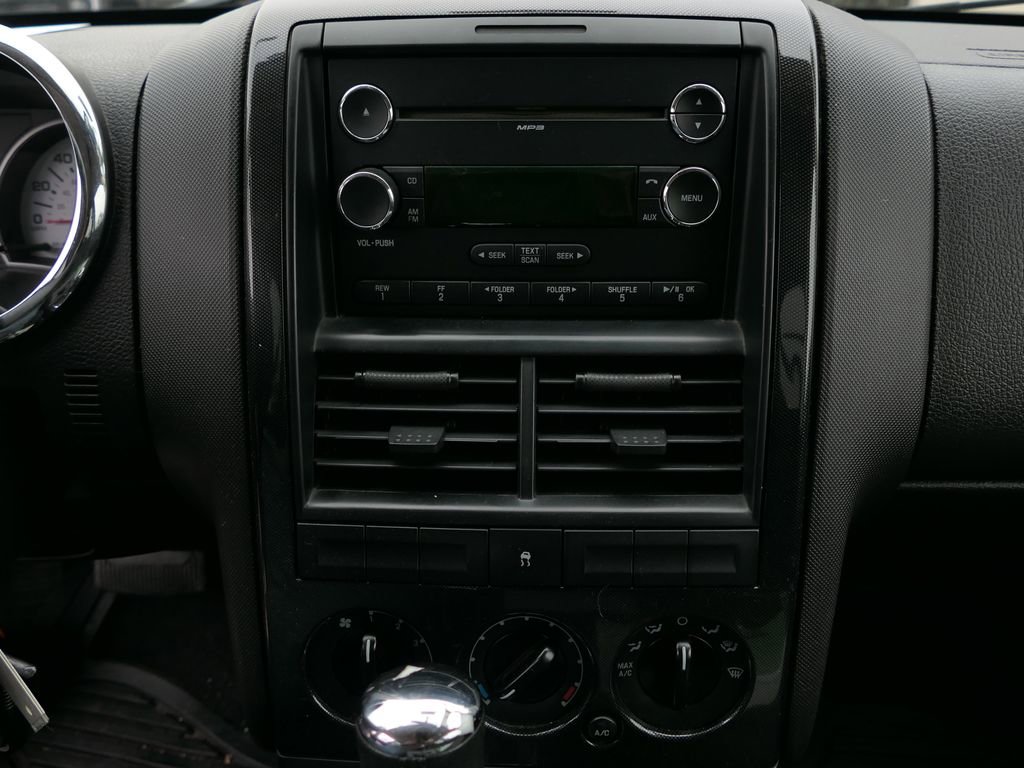 Used 2010 Ford Explorer Sport Trac XLT image 21