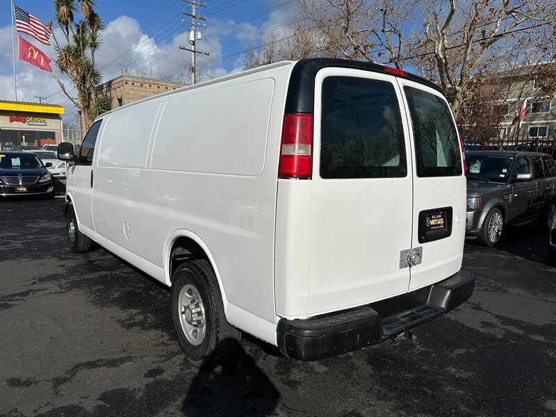 Used 2012 Chevrolet Express 2500 Extended RWD image 7
