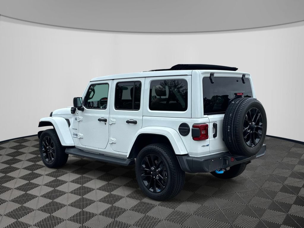 Used 2023 Jeep Wrangler Unlimited Sahara w/ Cold Weather Group AWD/4WD image 5