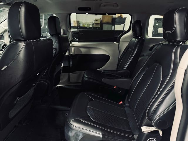 Certified 2024 Chrysler Pacifica Touring-L image 19