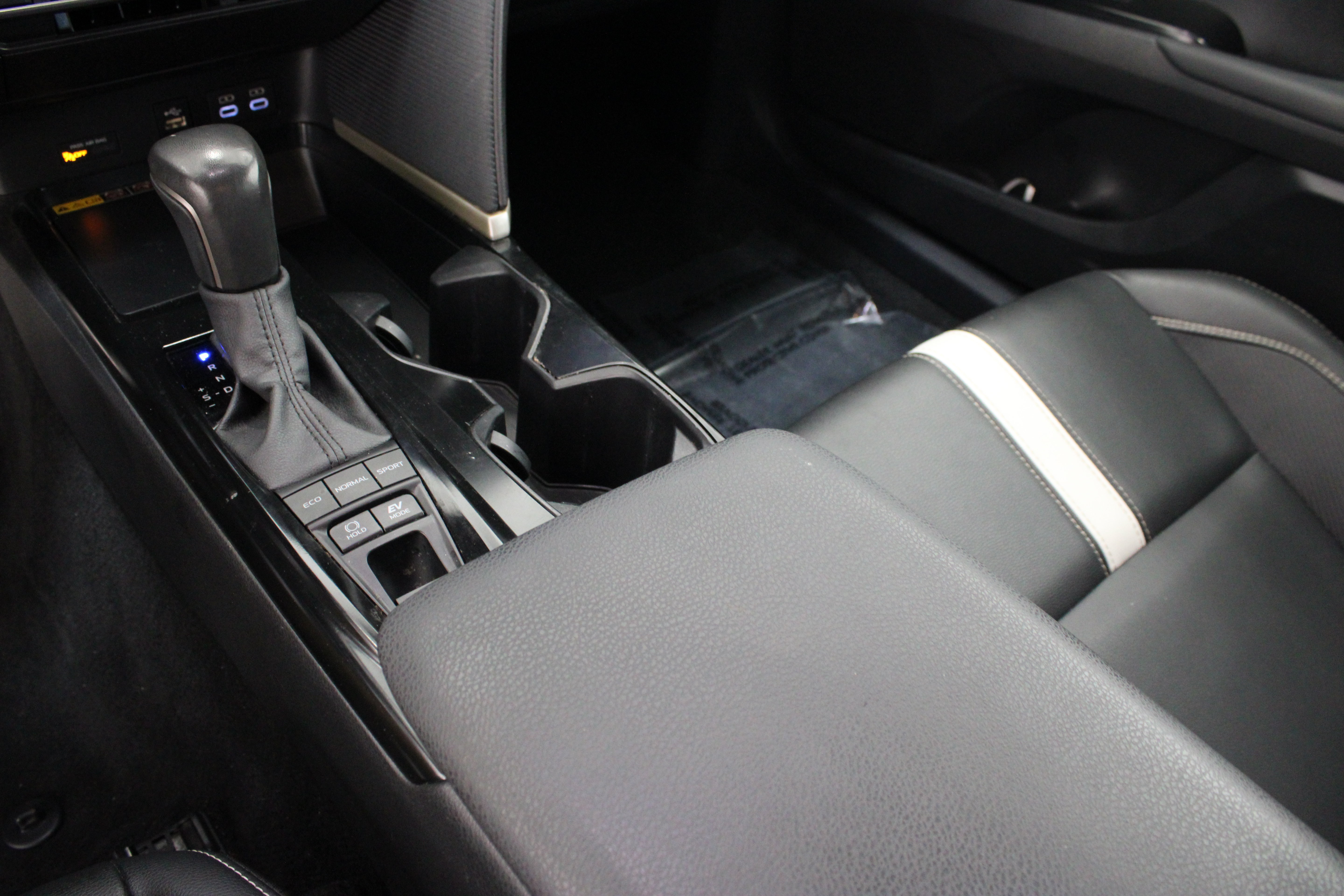 Used 2025 Toyota Camry SE FWD image 17