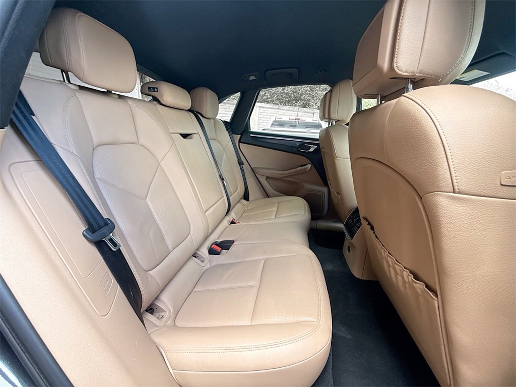 Used 2021 Porsche Macan image 30