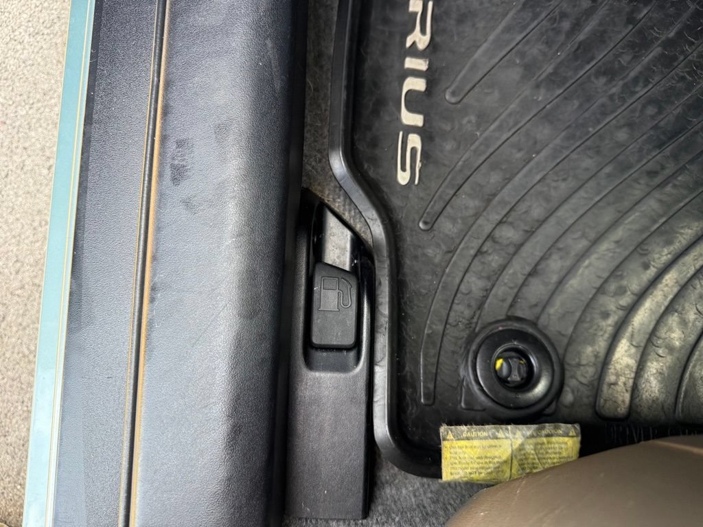 Used 2012 Toyota Prius Four w/ Deluxe Solar Roof Pkg FWD image 28