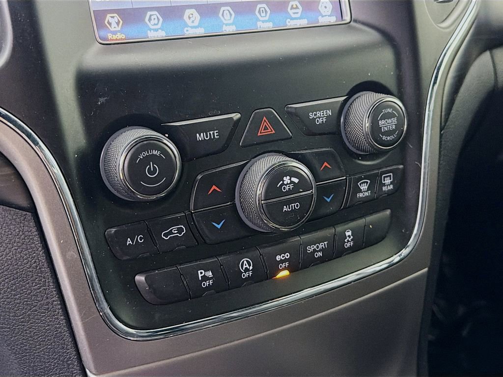 Used 2020 Jeep Grand Cherokee Laredo image 15