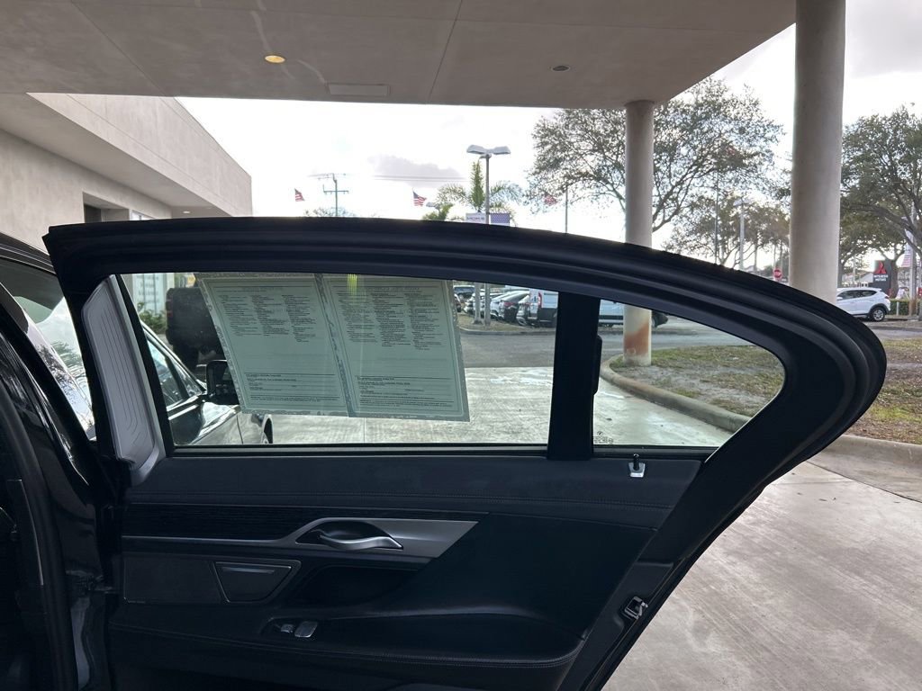 Used 2022 BMW 740i xDrive w/ M Sport Package image 32