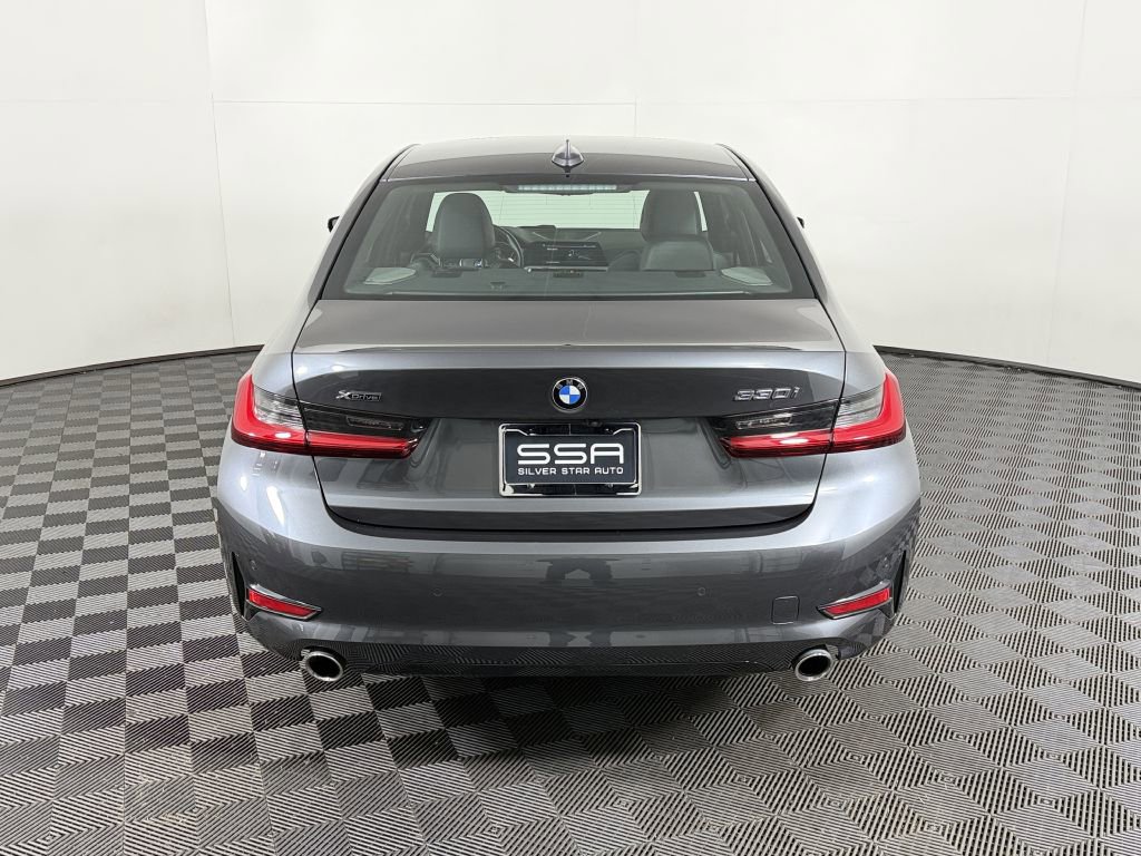Used 2021 BMW 330i xDrive Sedan w/ Premium Package image 4
