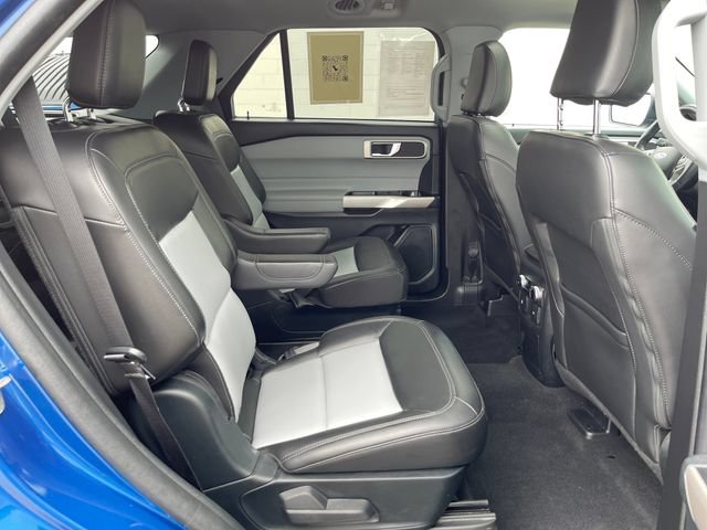 Used 2023 Ford Explorer XLT w/ Equipment Group 202A AWD/4WD image 34