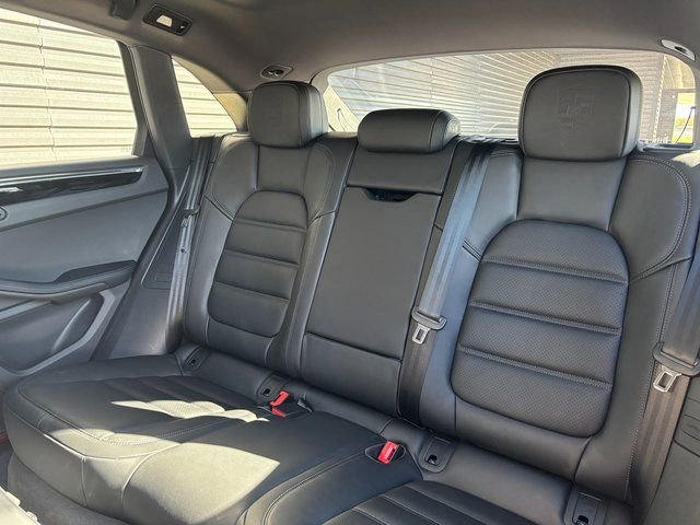 Used 2025 Porsche Macan AWD/4WD image 25