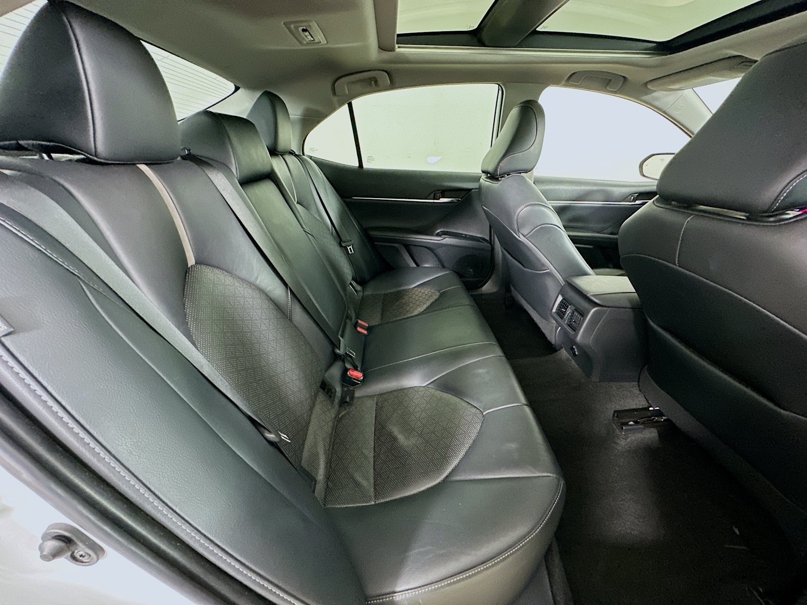 Used 2020 Toyota Camry XSE FWD image 38