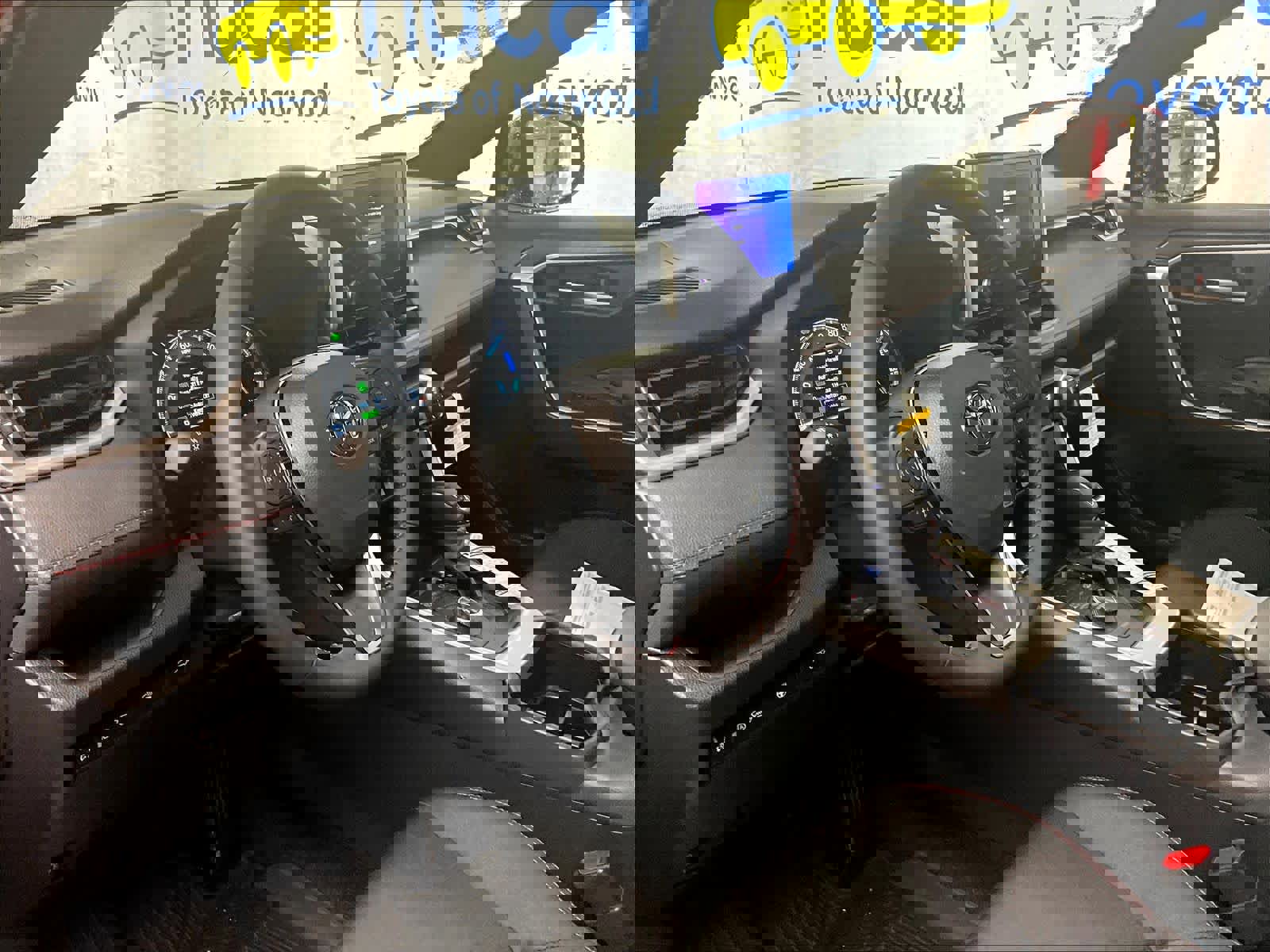 New 2025 Toyota RAV4 SE image 9