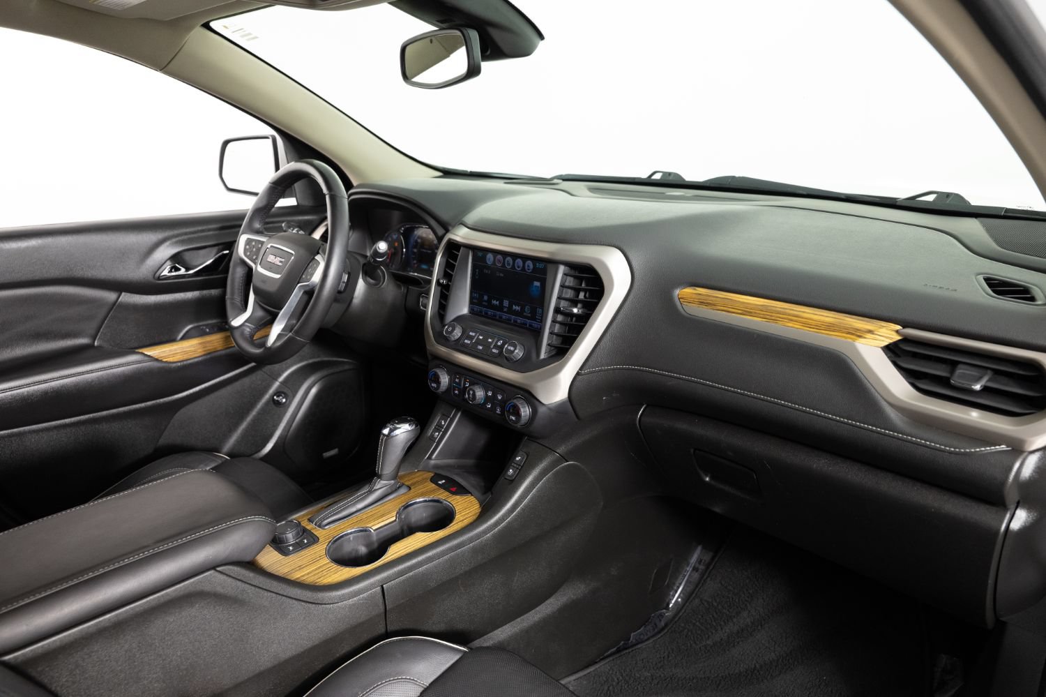 Used 2017 GMC Acadia Denali w/ Technology Package FWD image 29