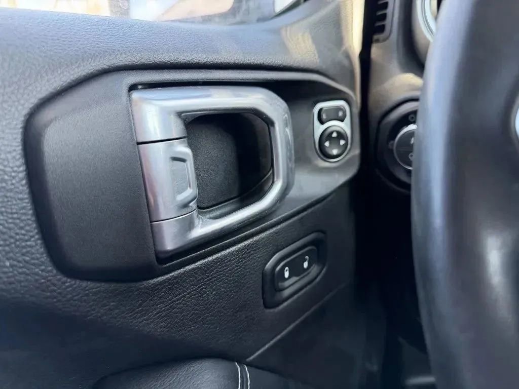 Used 2021 Jeep Gladiator Overland w/ Uconnect 4C Nav & Sound Group AWD/4WD image 13