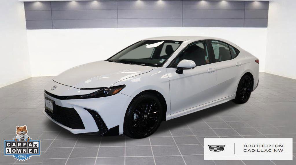 Used 2025 Toyota Camry SE image 1