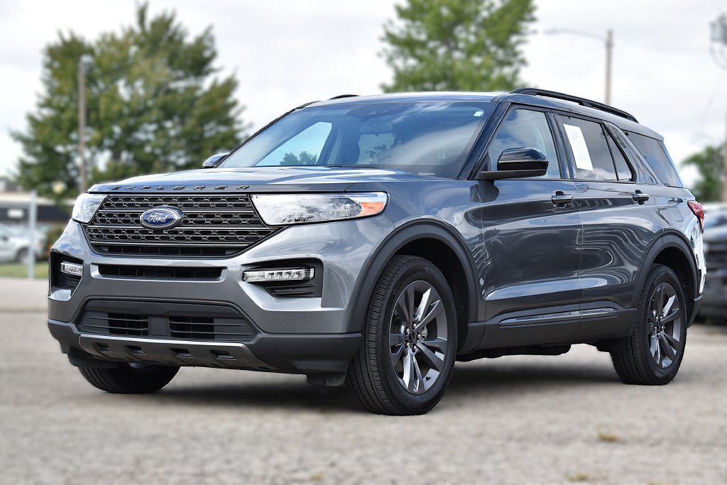 Certified 2024 Ford Explorer XLT w/ Equipment Group 202A AWD/4WD image 1