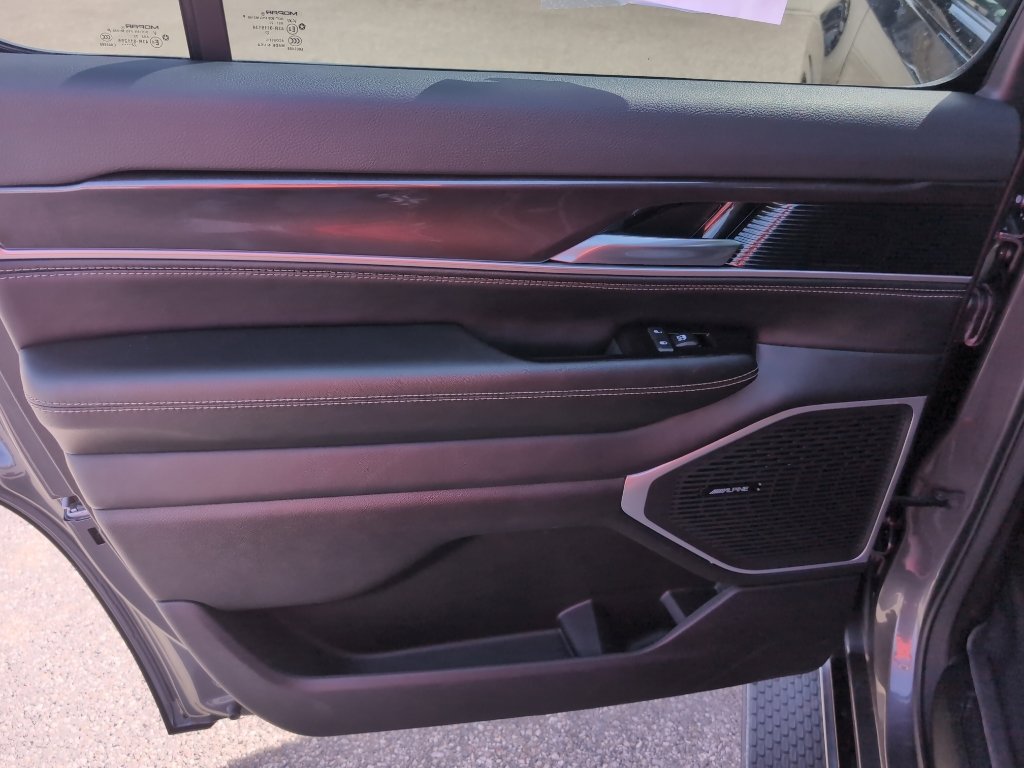 Used 2023 Jeep Wagoneer 4WD image 17