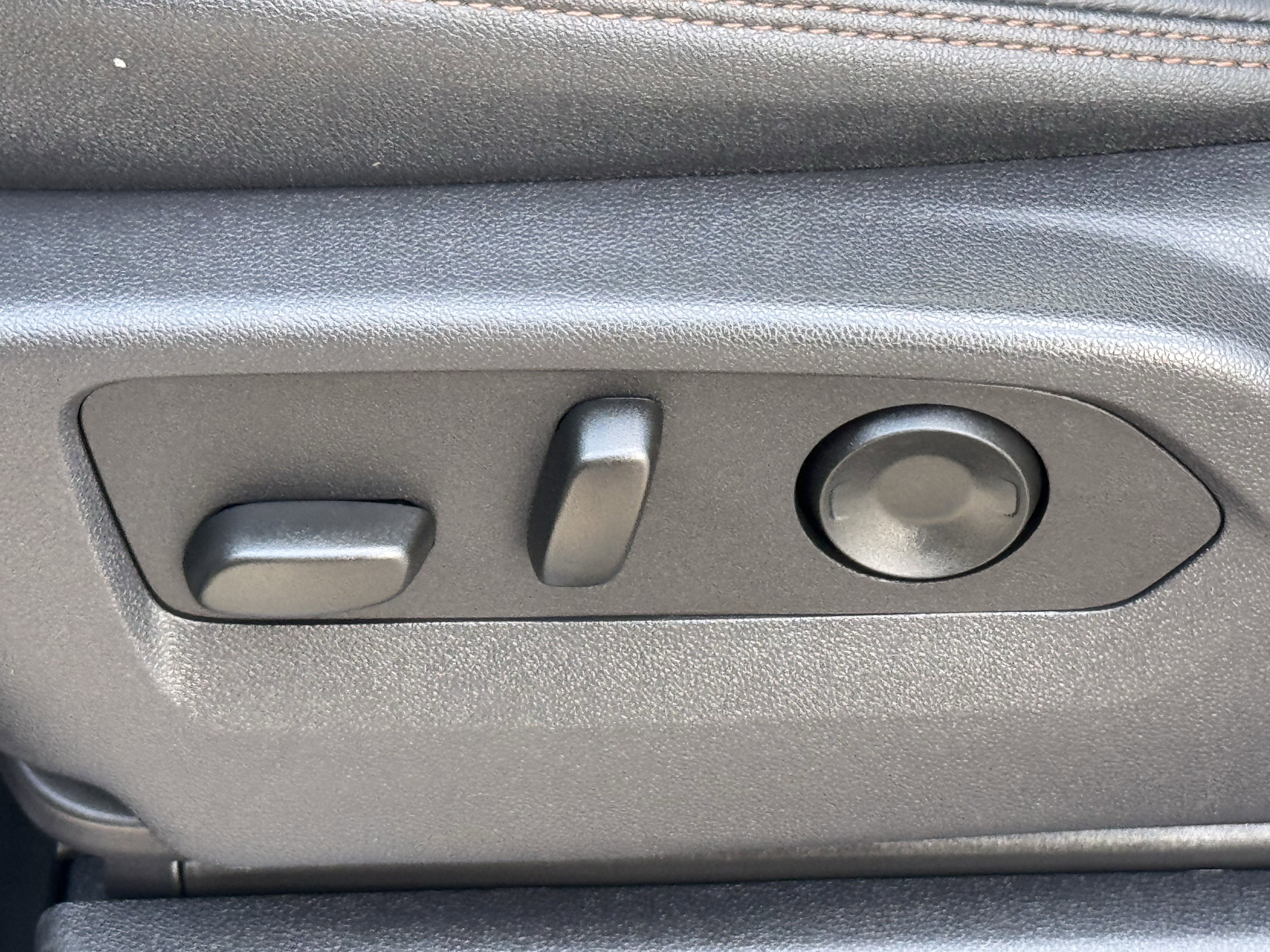 Used 2025 GMC Sierra 3500 AT4 image 29