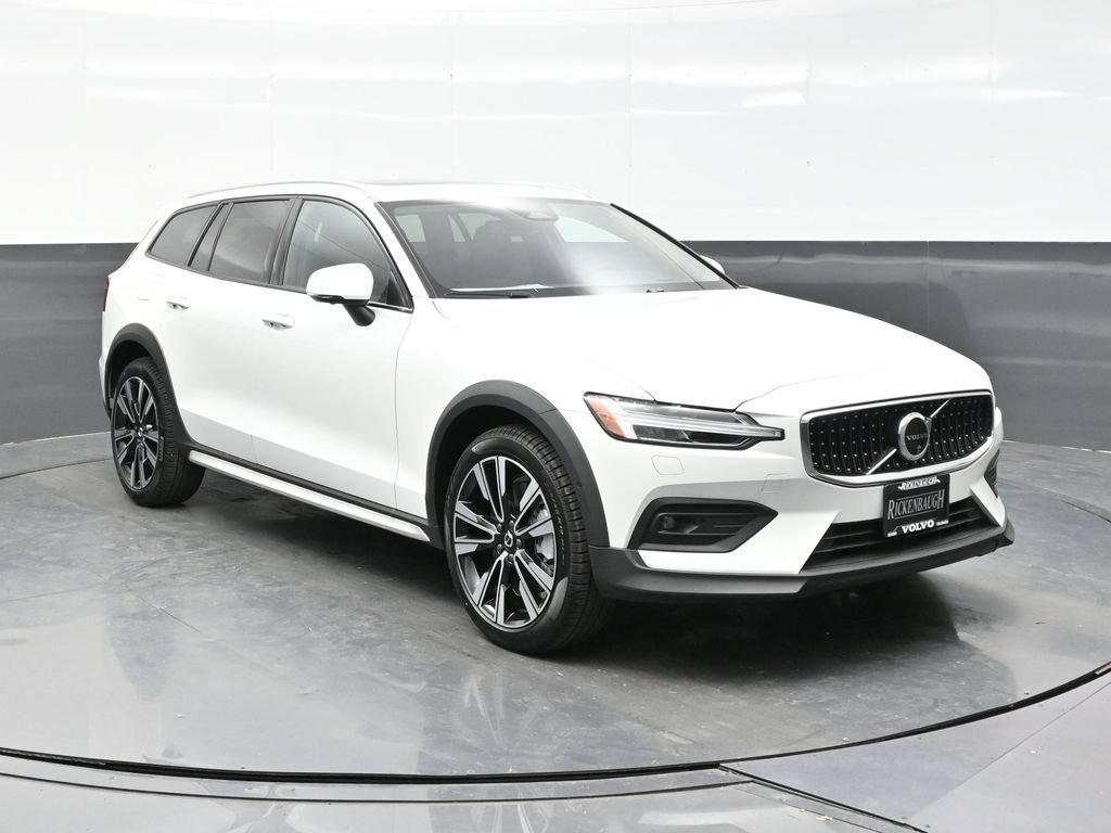 New 2026 Volvo V60 B5 Cross Country Ultra w/ Climate Package AWD/4WD image 1