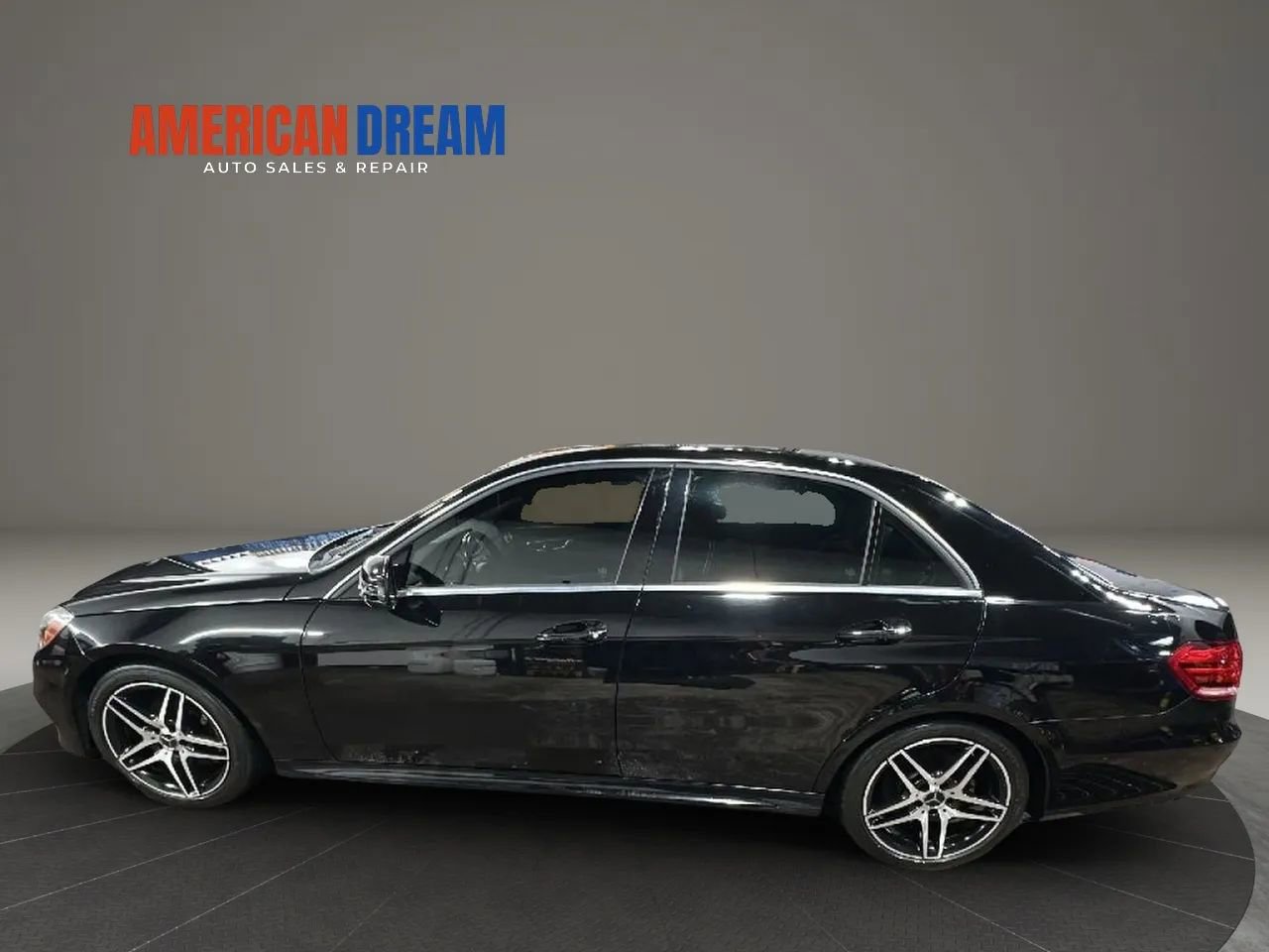 Used 2016 Mercedes-Benz E 400 4MATIC Sedan image 2