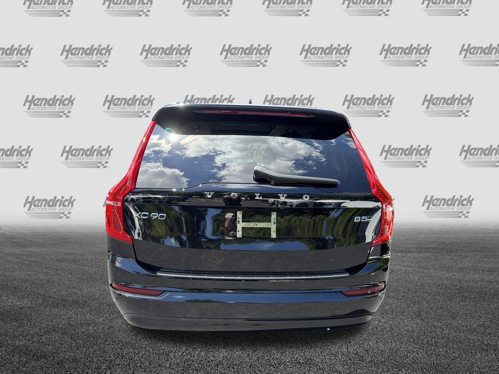 Certified 2023 Volvo XC90 B5 Core w/ Protection Package Premier AWD/4WD image 9