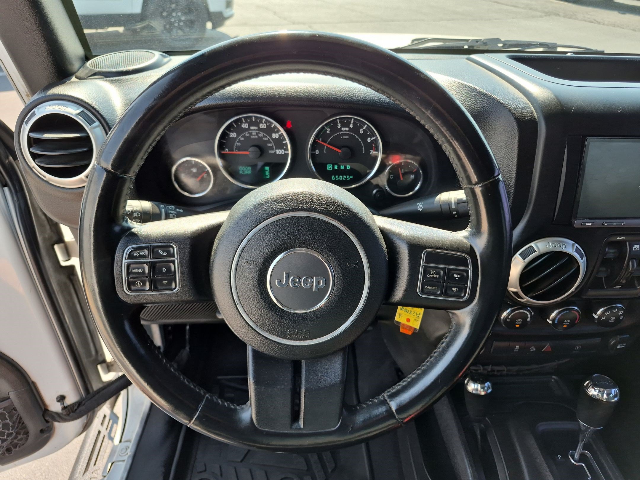 Used 2016 Jeep Wrangler Unlimited Rubicon w/ Connectivity Group AWD/4WD image 16