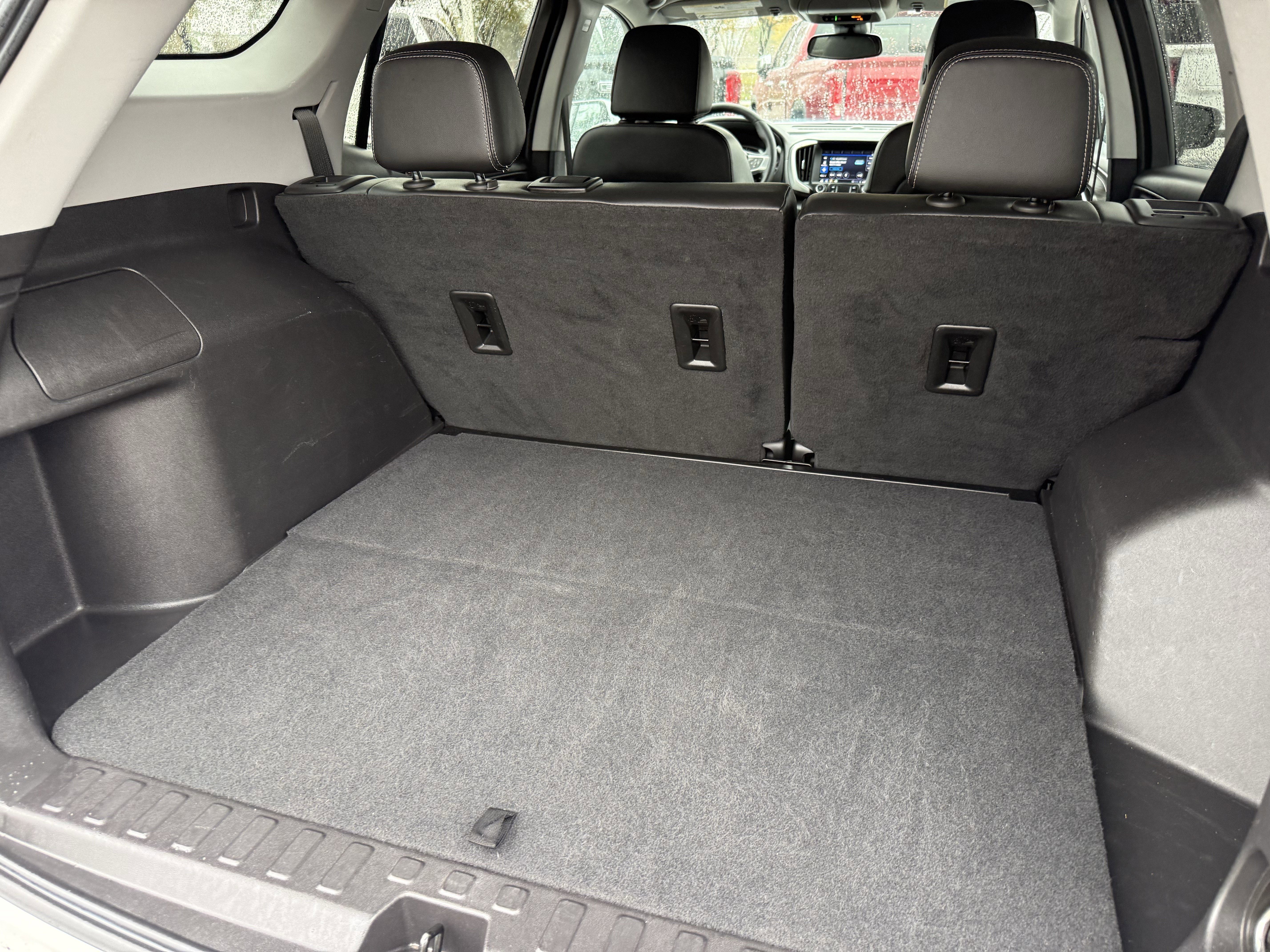 Used 2024 GMC Terrain SLT image 31