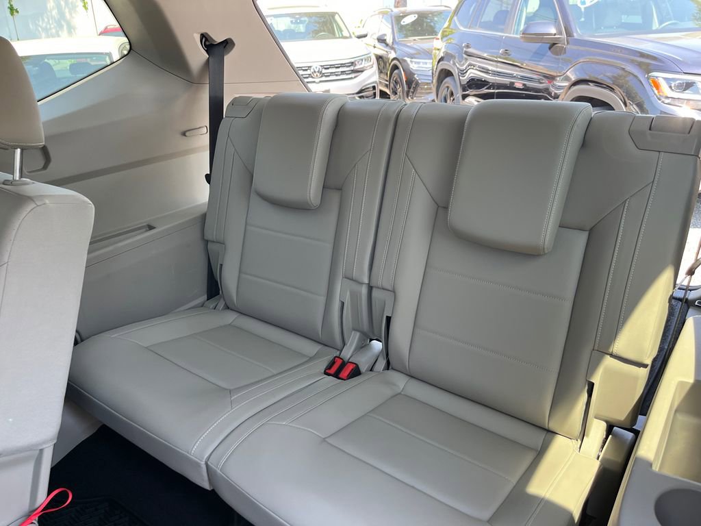 Used 2023 Volkswagen Atlas SE w/ Black Wheel Package AWD/4WD image 25