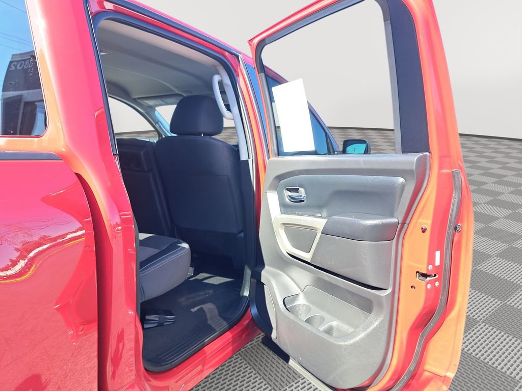 Used 2022 Nissan Titan SV AWD/4WD image 15