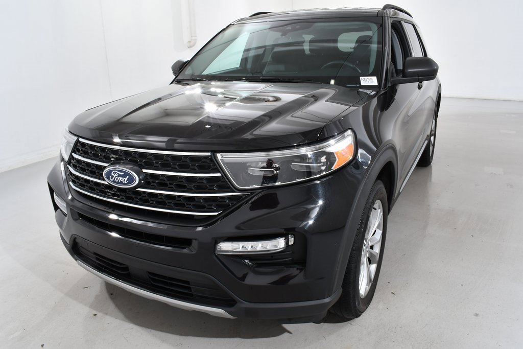 Used 2023 Ford Explorer XLT w/ Equipment Group 202A image 2