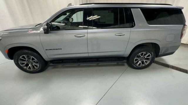 Used 2024 Chevrolet Suburban Z71 w/ Luxury Package AWD/4WD image 5