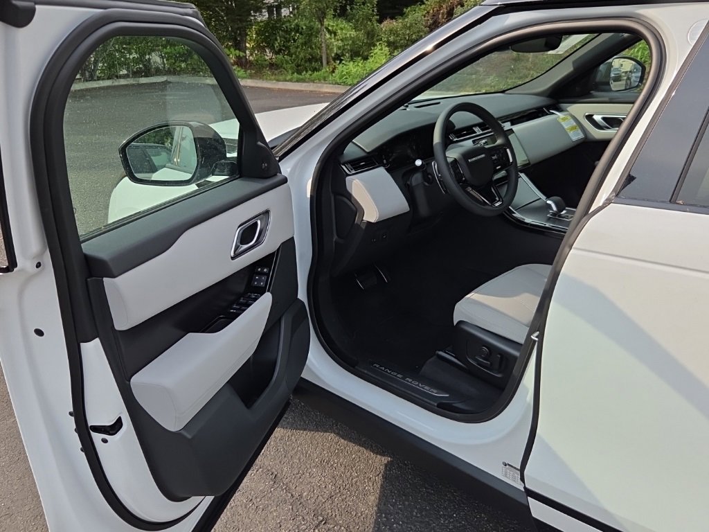 New 2026 Land Rover Range Rover Velar Dynamic SE image 10