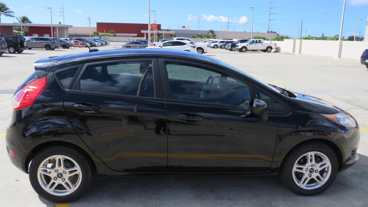 Used 2017 Ford Fiesta SE image 5