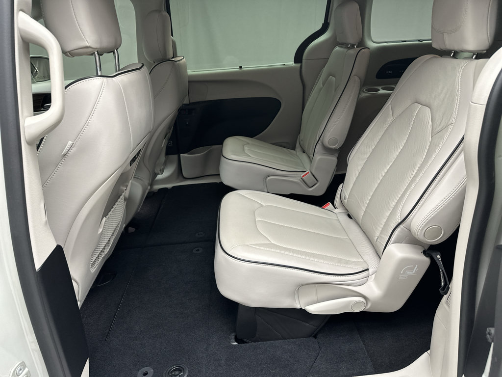 Used 2021 Chrysler Pacifica Limited w/ Premium & Safety Sphere Group AWD/4WD image 8