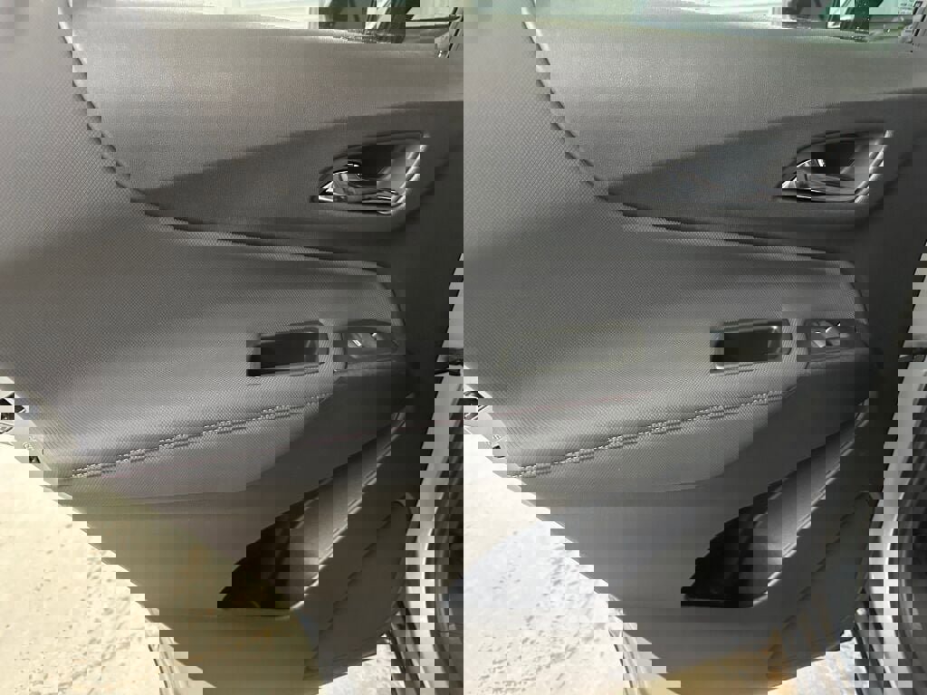 Certified 2023 Chevrolet Equinox RS w/ LPO, Floor Liner Package image 18