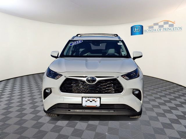 Used 2023 Toyota Highlander XLE image 2