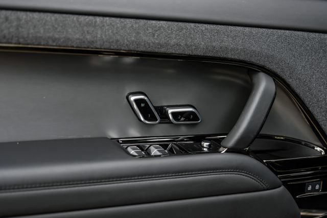 Used 2025 Land Rover Range Rover Sport SE AWD/4WD image 48