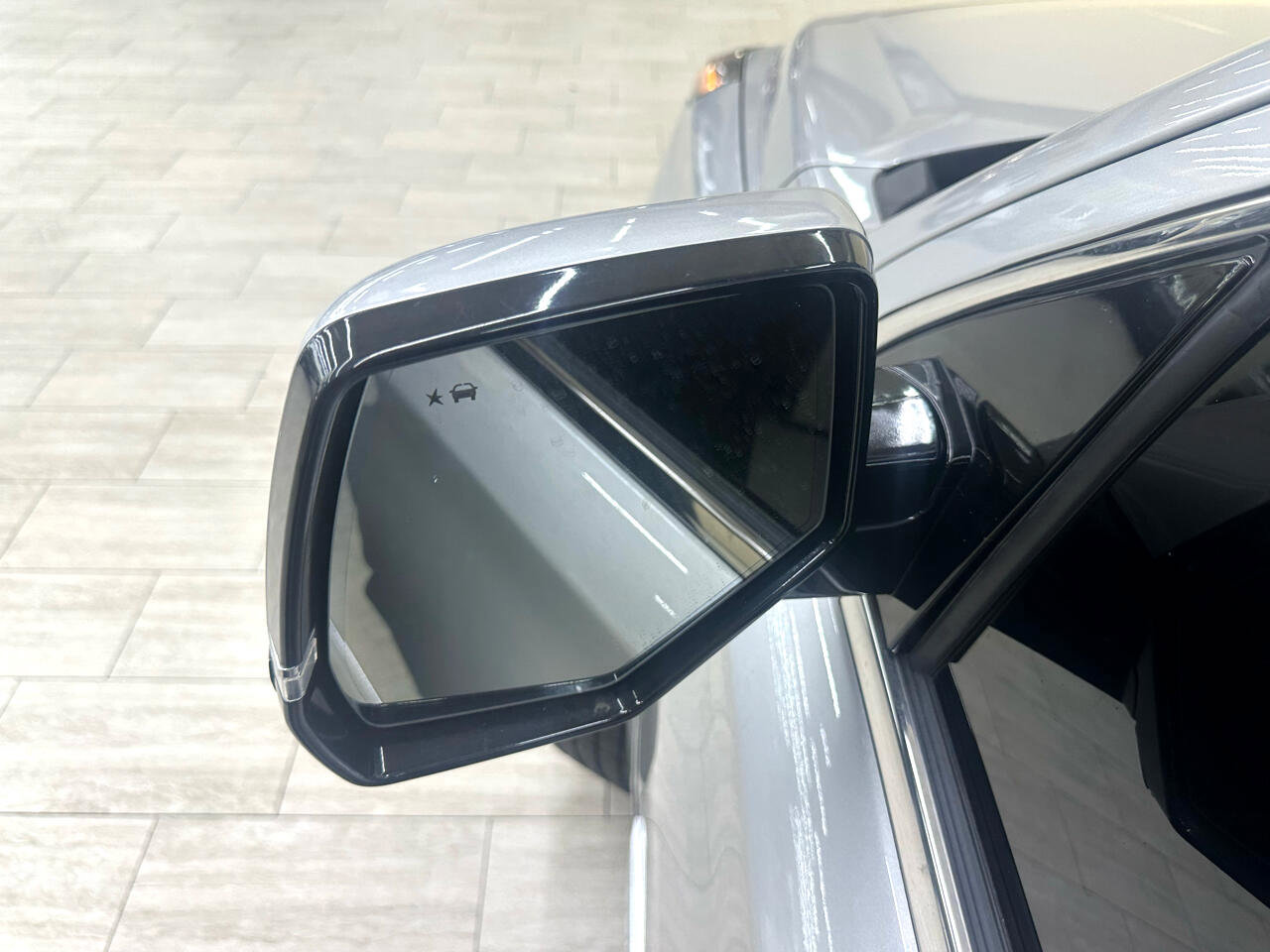 Used 2017 Cadillac Escalade Platinum image 17