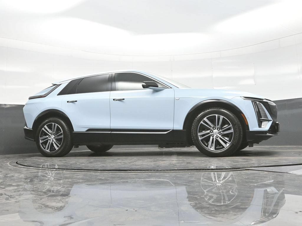 Certified 2024 Cadillac Lyriq Luxury AWD/4WD image 25