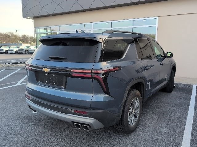Used 2025 Chevrolet Traverse LT image 6