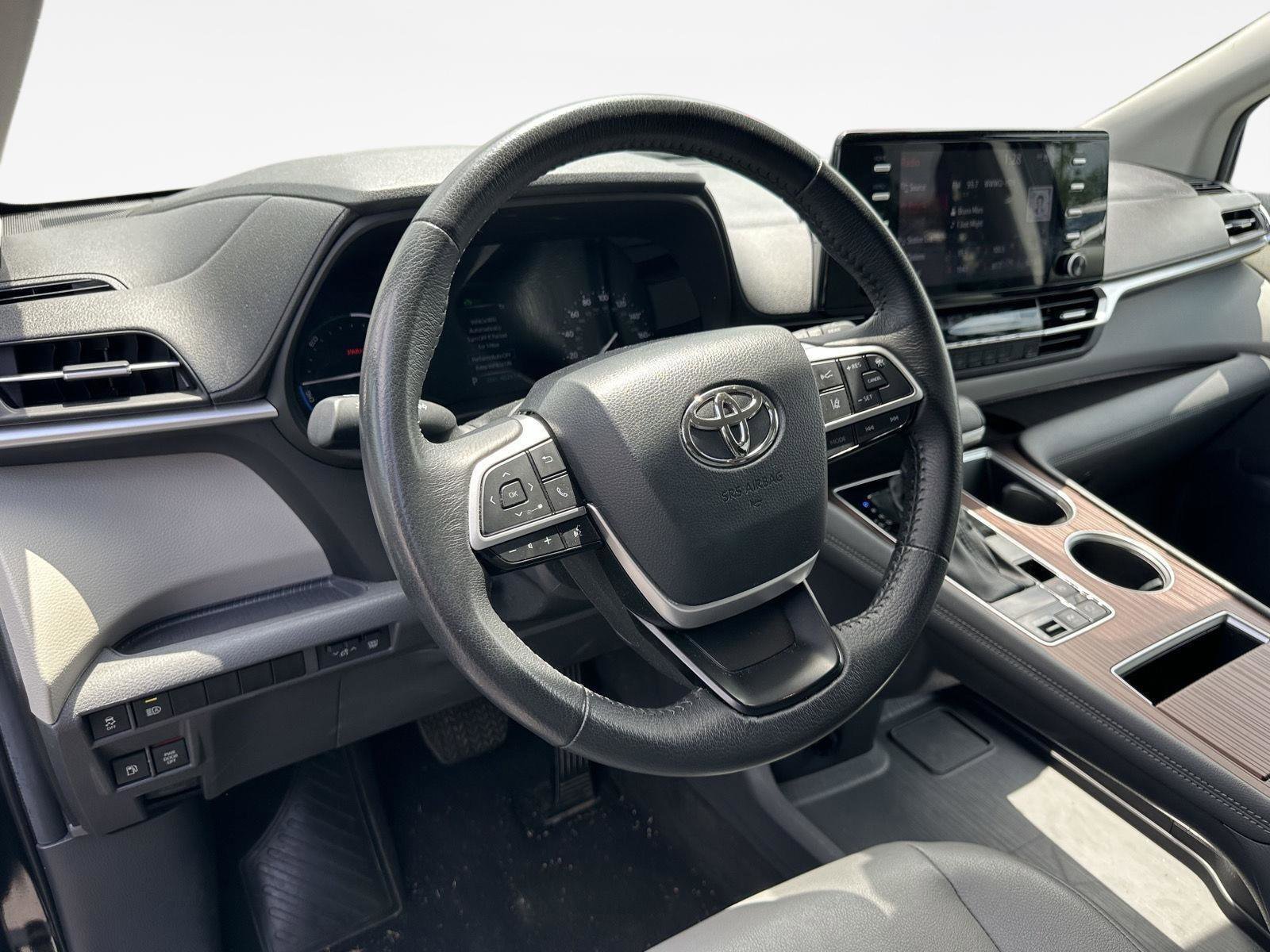 Certified 2024 Toyota Sienna XLE FWD image 11