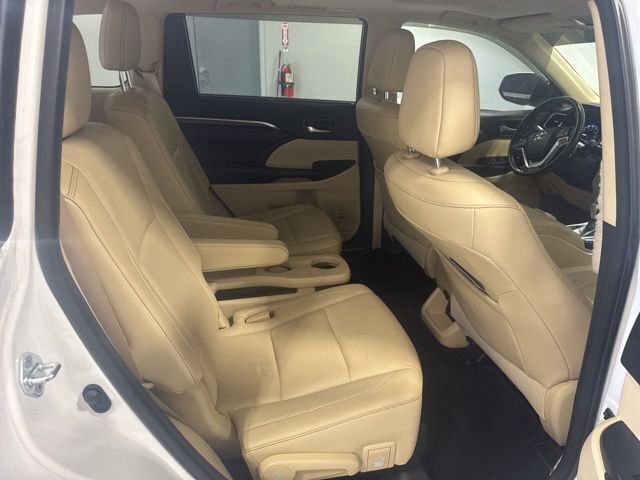 Used 2016 Toyota Highlander Limited FWD image 29