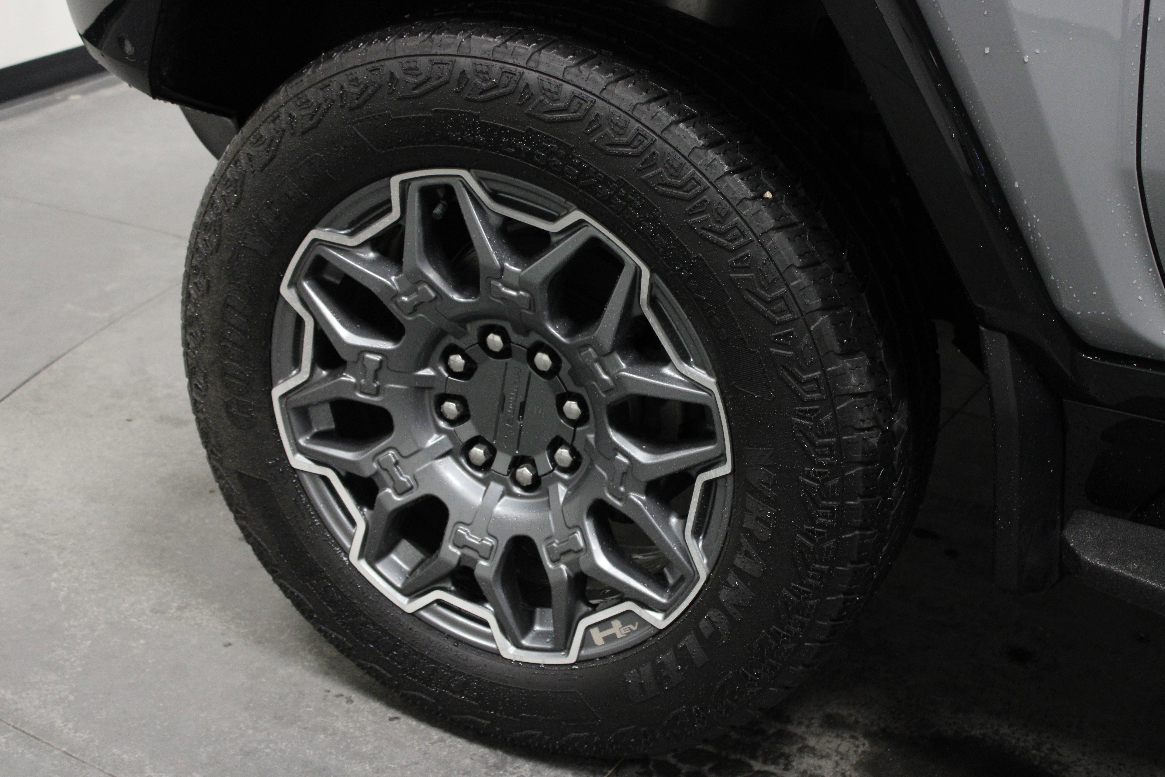 Used 2025 GMC Hummer EV 3X image 10