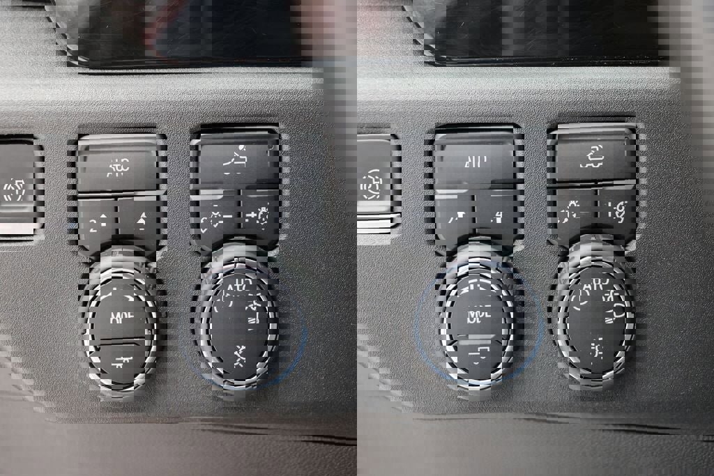 Used 2023 Chevrolet Silverado 1500 LT image 29