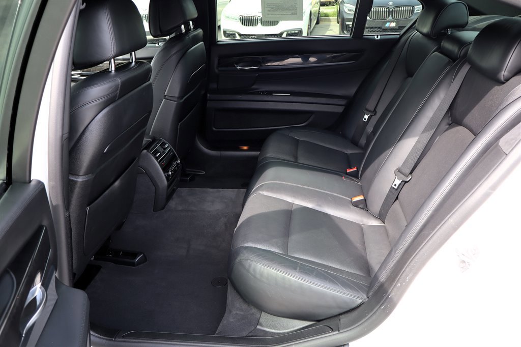 Used 2015 BMW 750Li xDrive AWD/4WD image 18