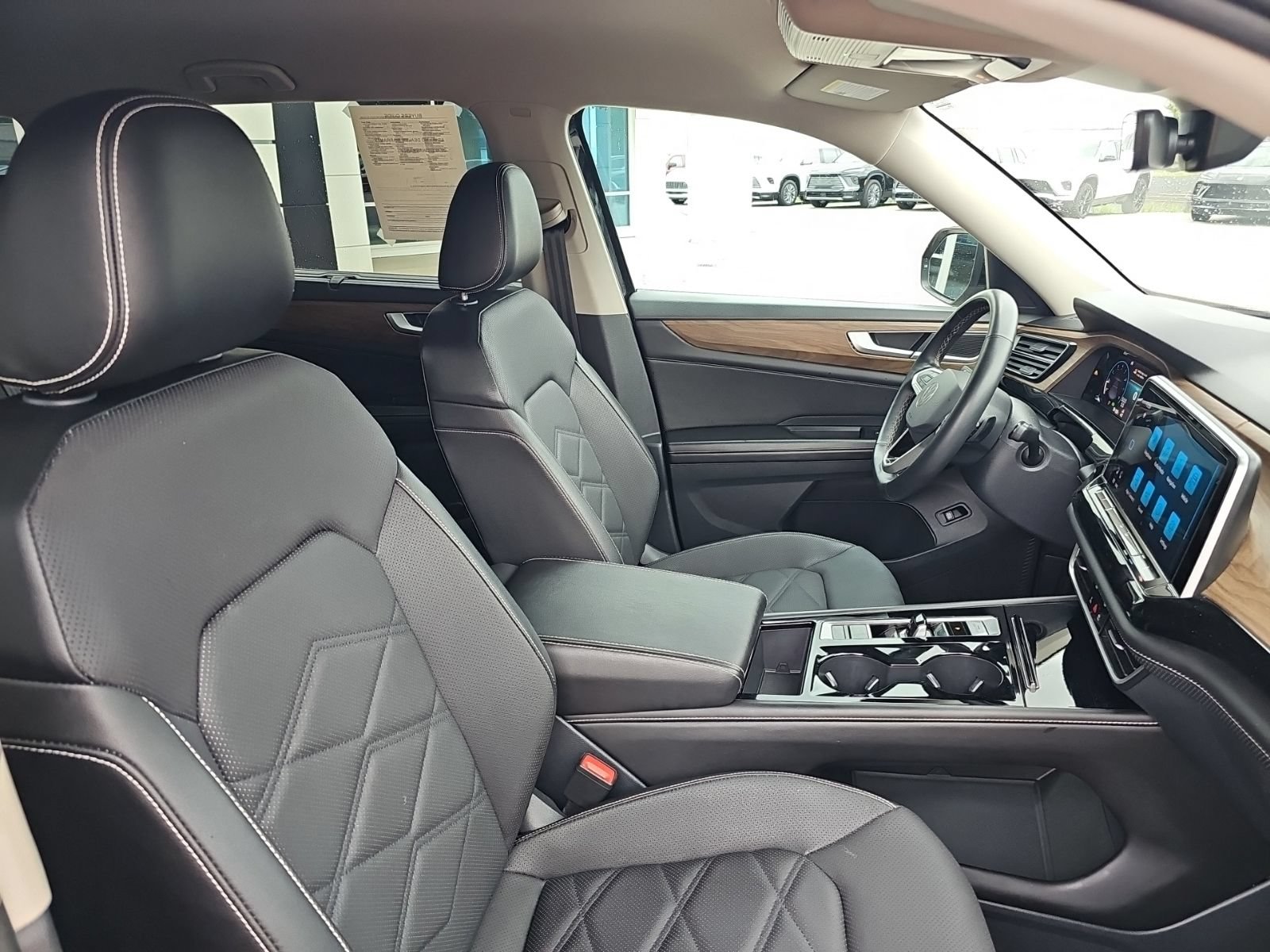Used 2024 Volkswagen Atlas SE FWD image 32