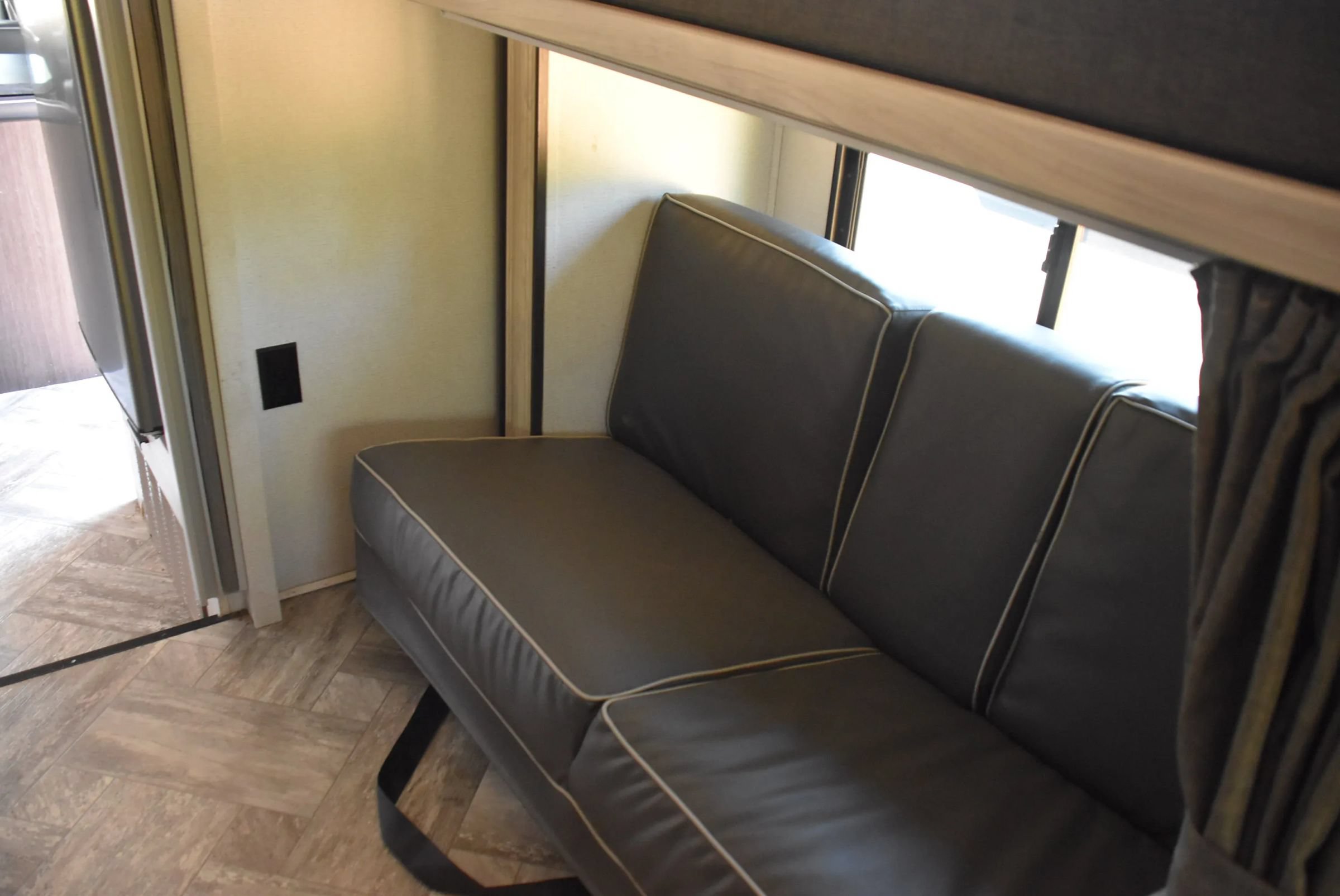 Used 2022 Ford E-450 and Econoline 450 Super Duty w/ Motorhome Prep Package RWD image 33