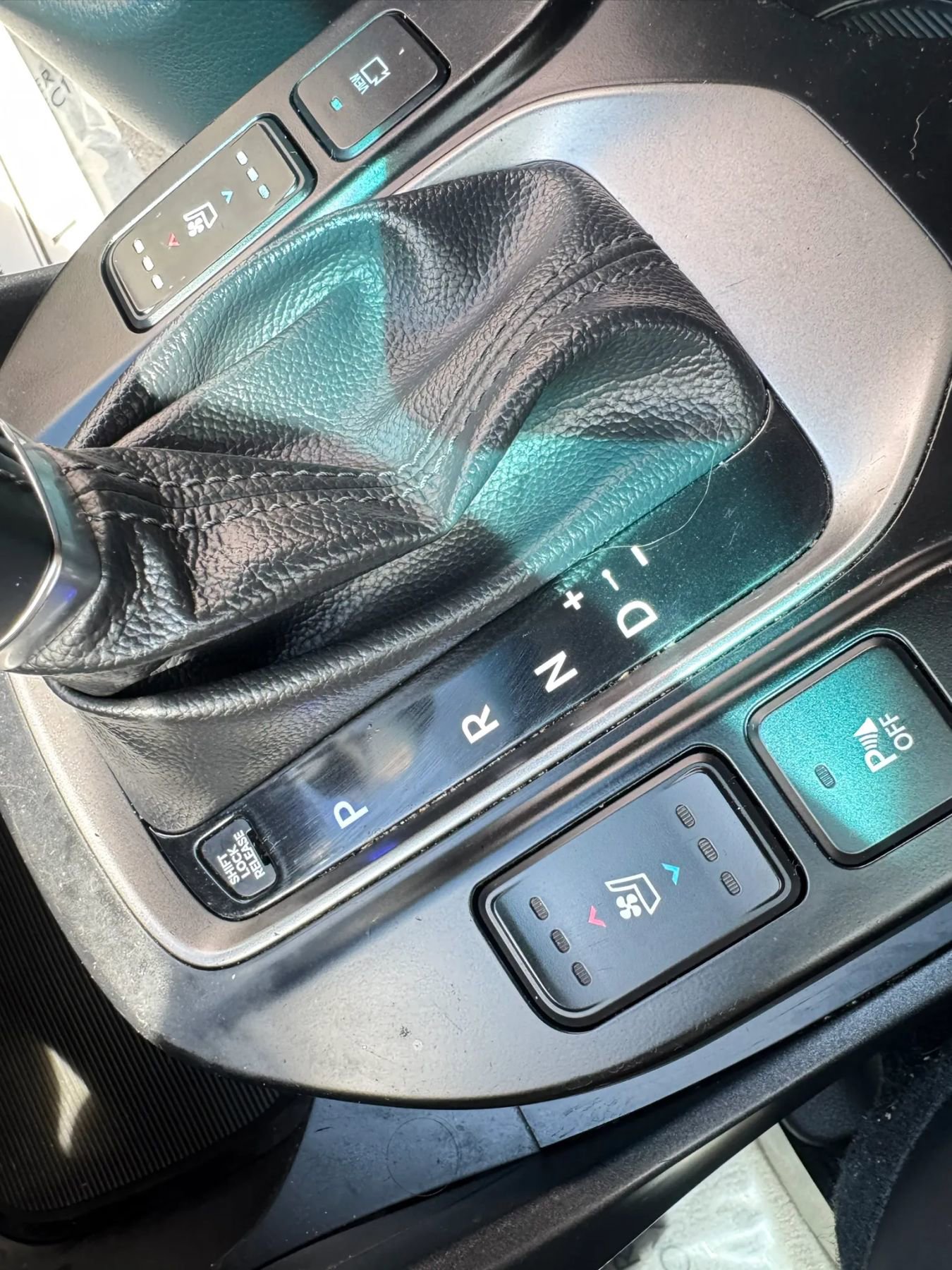 Used 2017 Hyundai Santa Fe Sport FWD image 19