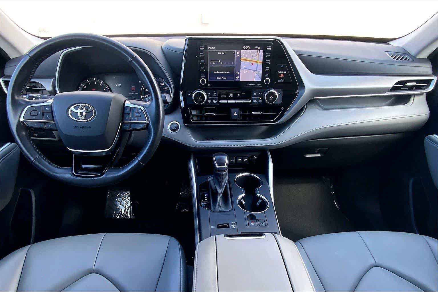 Used 2021 Toyota Highlander XLE FWD image 10