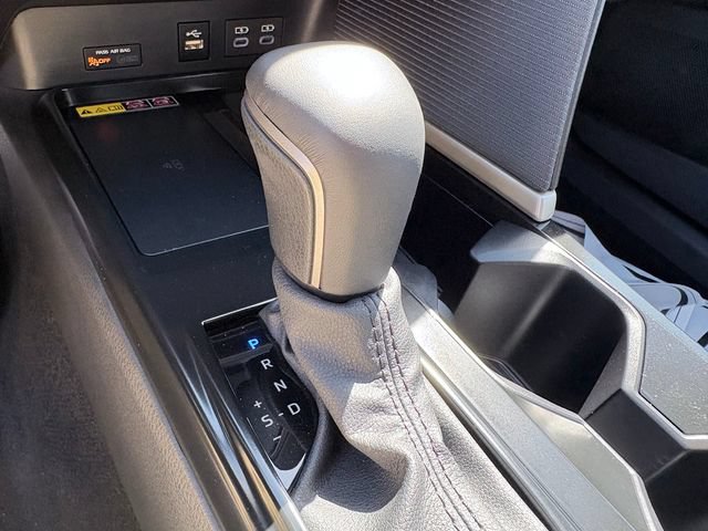 Used 2025 Toyota Camry SE AWD/4WD image 15