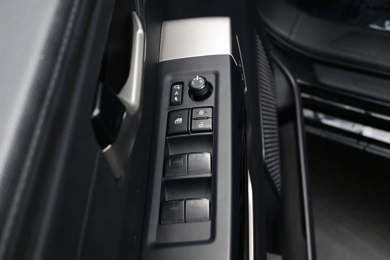 Used 2023 Toyota Tundra Limited AWD/4WD image 10