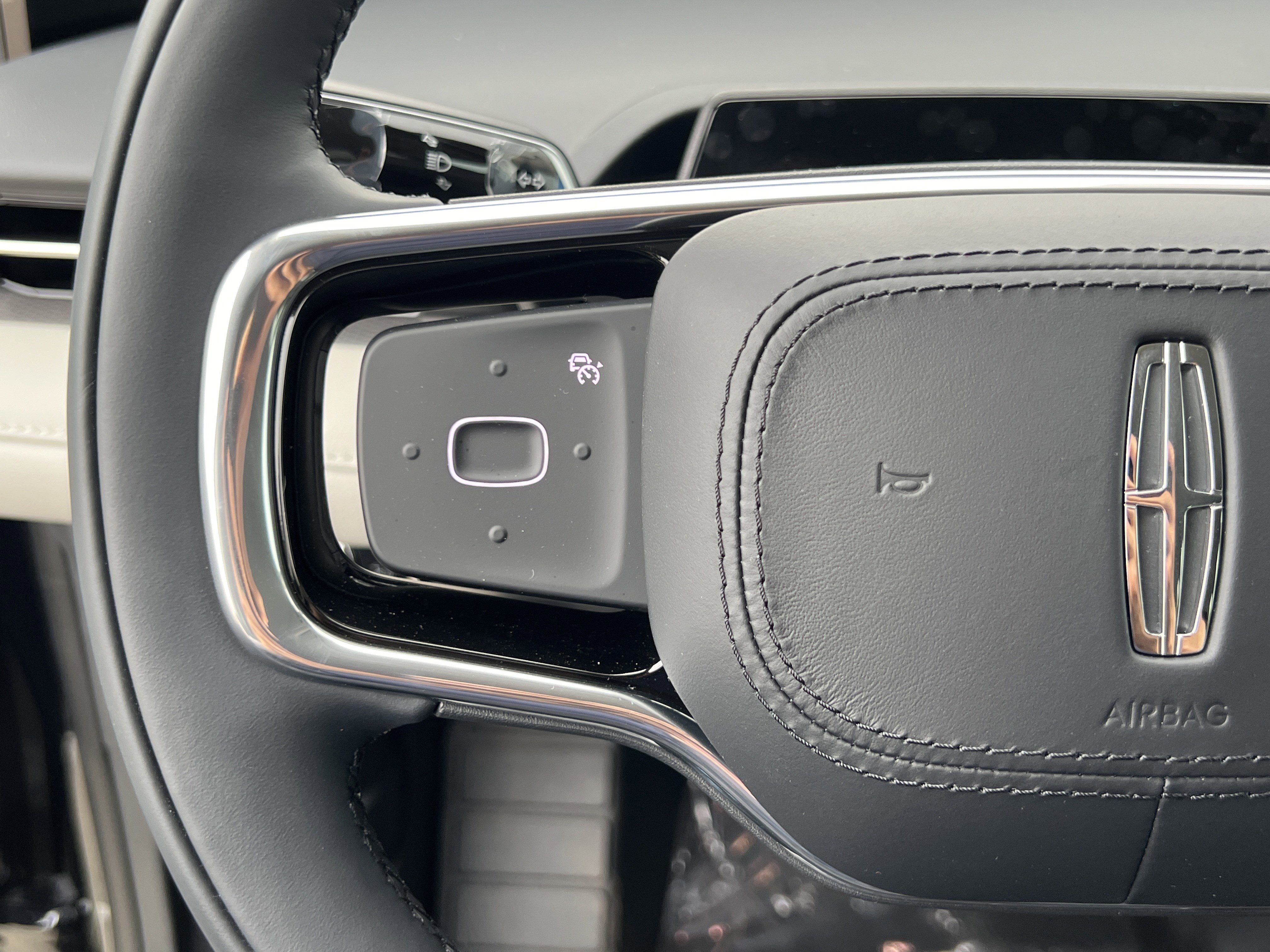 New 2025 Lincoln Nautilus Premier image 18